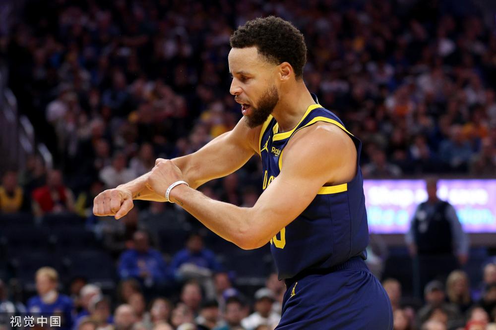 在足球场上 在足球场上